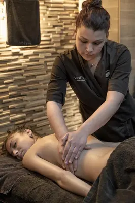Clients de l'établissement Le Studio des Prés Verts Suite Design avec Jacuzzi Privatif