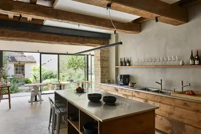 Cuisine ou kitchenette dans l'établissement La Maison de Pommard