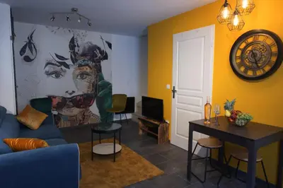 Coin salon dans l'établissement Duplex charmant idéalement situé