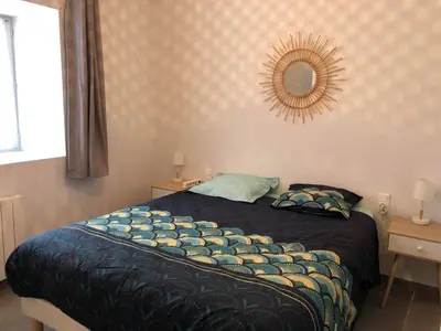 Un ou plusieurs lits dans un hébergement de l'établissement Montbard Maison 7 pers centre historique chez Delphine et Guillaume