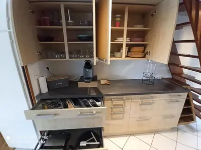 Cuisine ou kitchenette dans l'établissement JURA - Maison de village entière avec piscine