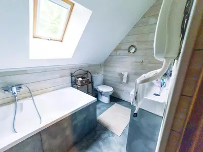 Plan de l'établissement Chalet chaleureux à Marigny-l'Église avec vue sur lac et montagne