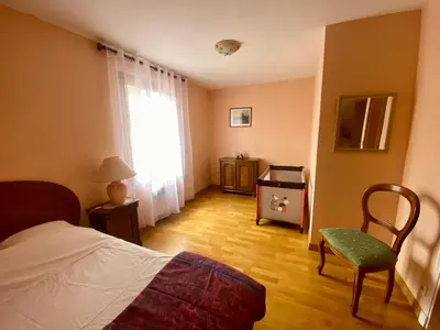 Un ou plusieurs lits dans un hébergement de l'établissement Maison familiale dans village viticole