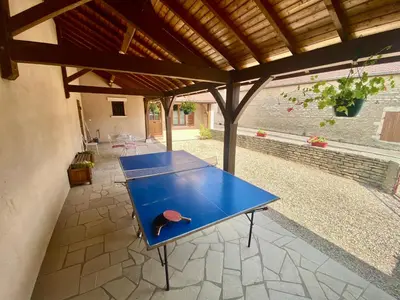 Tennis de table au sein de l'établissement Maison familiale dans village viticole ou à proximité