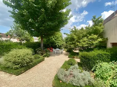Jardin de l'établissement Maison familiale dans village viticole