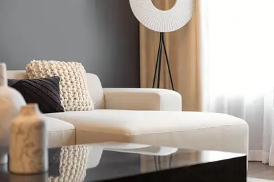 Coin salon dans l'établissement Legend Majestic - Baignoire chaussure - TV Miroir - Parking Privé GRATUIT