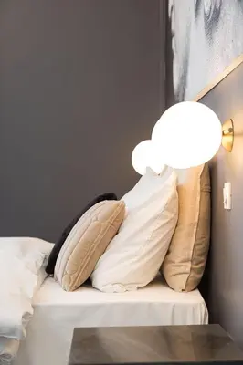 Un ou plusieurs lits dans un hébergement de l'établissement Legend Majestic - Baignoire chaussure - TV Miroir - Parking Privé GRATUIT