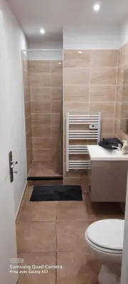 Salle de bains dans l'établissement superbe appartement de 40m2 avec parking gratuit sur place