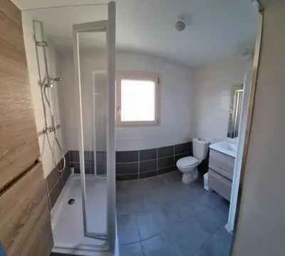 Salle de bains dans l'établissement Le 3 Rue de Fontenay