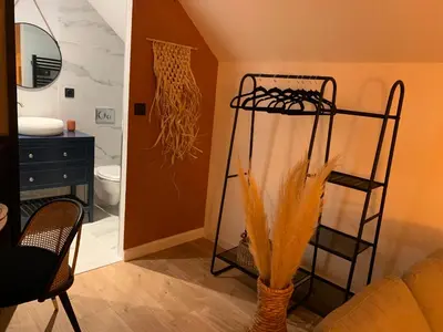 Télévision ou salle de divertissement dans l'établissement Le studio d’Ambre