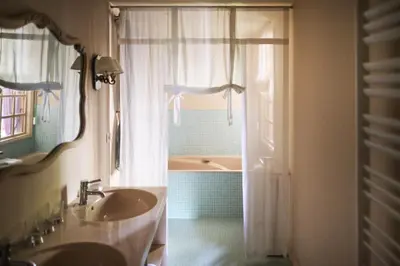 Salle de bains dans l'établissement Château Armand Heitz - Domaine Armand Heitz