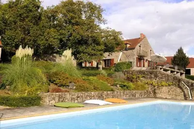 Piscine de l'établissement Le Domaine du Crescent ou située à proximité