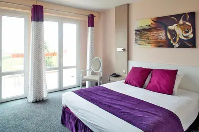Un ou plusieurs lits dans un hébergement de l'établissement Domaine du Revermont - Logis Hotel