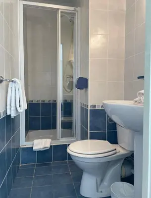 Salle de bains dans l'établissement Brit Hotel Dijon Centre Gare