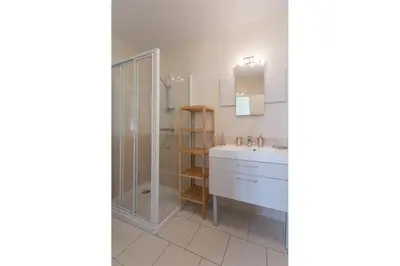 Salle de bains dans l'établissement Chez Germaine