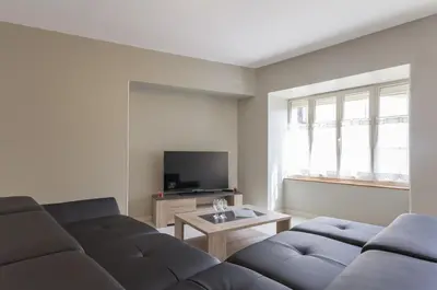 Télévision ou salle de divertissement dans l'établissement Chez Germaine