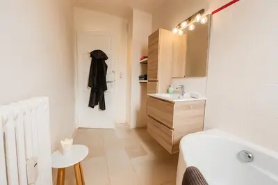 Salle de bains dans l'établissement Le Nid des Ducs - Gare et Cité gastronomique