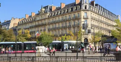Clients de l'établissement Chambre Cocoon dans une maison avec SPA et jardin en centre ville