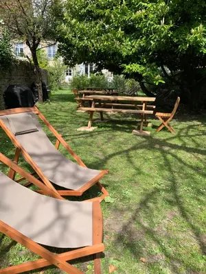 Jardin de l'établissement Grand appartement lumineux tout confort en plein coeur d'Arbois