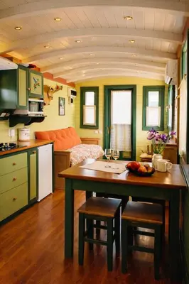 Cuisine ou kitchenette dans l'établissement Roulotte de charme avec bain nordique et brasero - Autun, Morvan