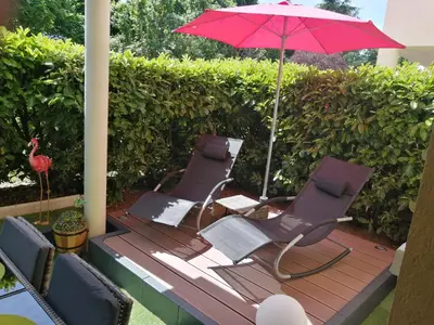 Jardin de l'établissement Romantisme et glamour 2 avec spa , clim et jardin