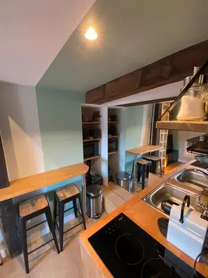 Cuisine ou kitchenette dans l'établissement Le Donjon : Centre historique