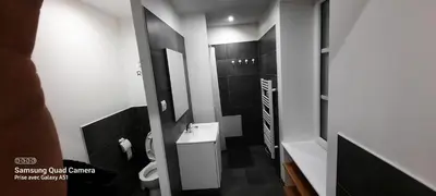 Salle de bains dans l'établissement Nouveau à Cuisery appartement 70m2