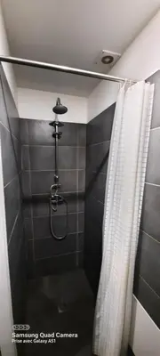 Salle de bains dans l'établissement Nouveau à Cuisery appartement 70m2