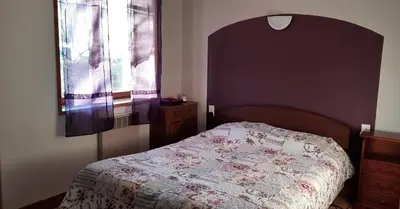 Un ou plusieurs lits dans un hébergement de l'établissement gîte du gardier