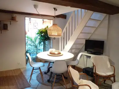 Coin salon dans l'établissement La petite maison CARRÉ