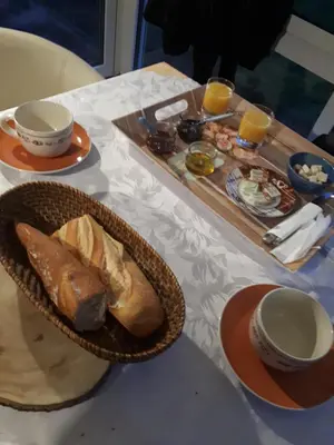 Nourriture dans le séjour chez l'habitant ou à proximité