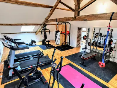 Salle ou équipements de sports de l'établissement Moulin des Ducs by Vindihouses - Piscine chauffée - escalade - billard - fitness - etc