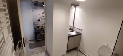 Salle de bains dans l'établissement Le Mans'Art