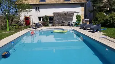 Piscine de l'établissement Gite calme et cosy, toutes commodités et tourisme ou située à proximité