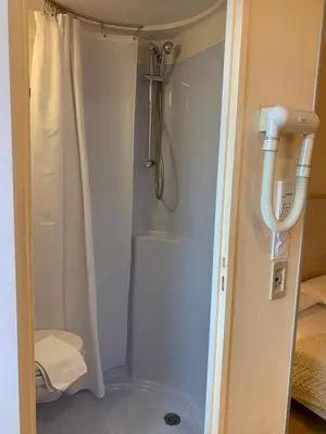 Salle de bains dans l'établissement Les Charmilles