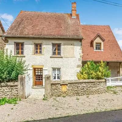 Lovely Home In Oyé With Kitchen
