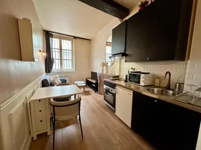 Cuisine ou kitchenette dans l'établissement Le Charmant Vannerie