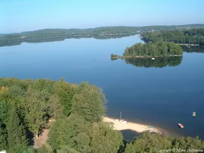 Paysage naturel près de la tente de luxe