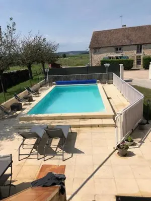 Piscine de l'établissement Maison champêtre au coeur de la campagne ou située à proximité