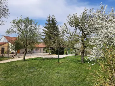 Jardin de l'établissement Gîte Les Grands Prés