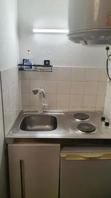 Cuisine ou kitchenette dans l'établissement Studio de 12m² agréable calme proche CHU