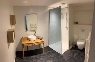 Salle de bains dans l'établissement Appartement 3 étoiles tout confort et spacieux en campagne bourguignonne