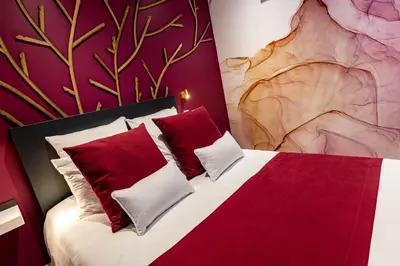 Un ou plusieurs lits dans un hébergement de l'établissement Hotel du Palais Dijon