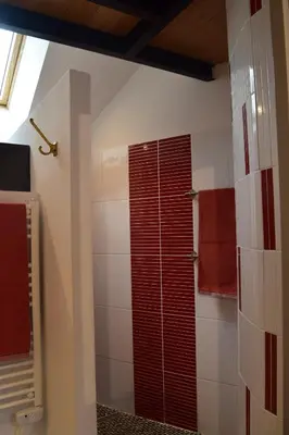 Salle de bains dans l'établissement L'Aubergiste