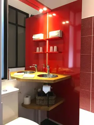 Salle de bains dans l'établissement L'Aubergiste