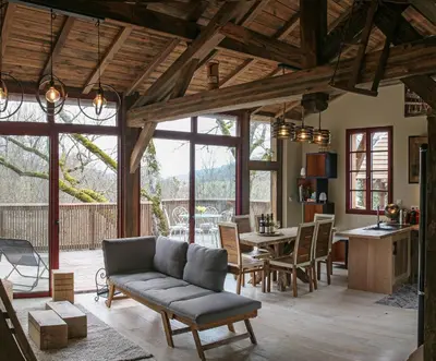 Coin salon dans l'établissement Gîte de l'Hôtel Dieu, en Bourgogne, avec SPA