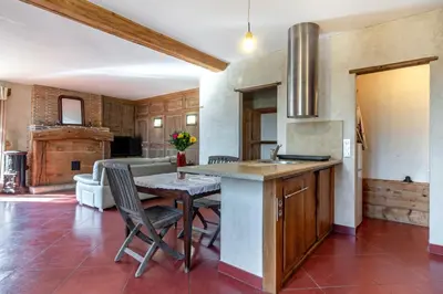 Cuisine ou kitchenette dans l'établissement Petite Maison de Jeanne - Corps de ferme rénové