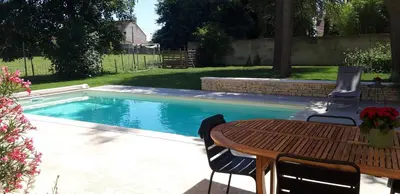 Piscine de l'établissement Le Clos des Roses ou située à proximité