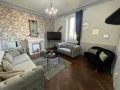 Télévision ou salle de divertissement dans l'établissement Le Domaine de la Garenne