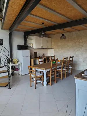 Cuisine ou kitchenette dans l'établissement La Colongère